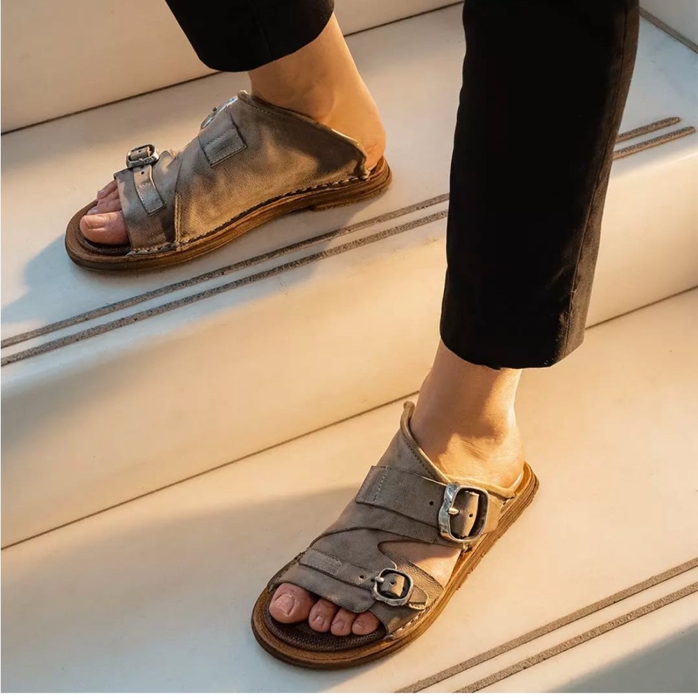 A.S.98 Tavon Leather slide - like new! Size 39 (8.5)